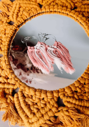 Workshop macramé oorbellen maken onder collega's
