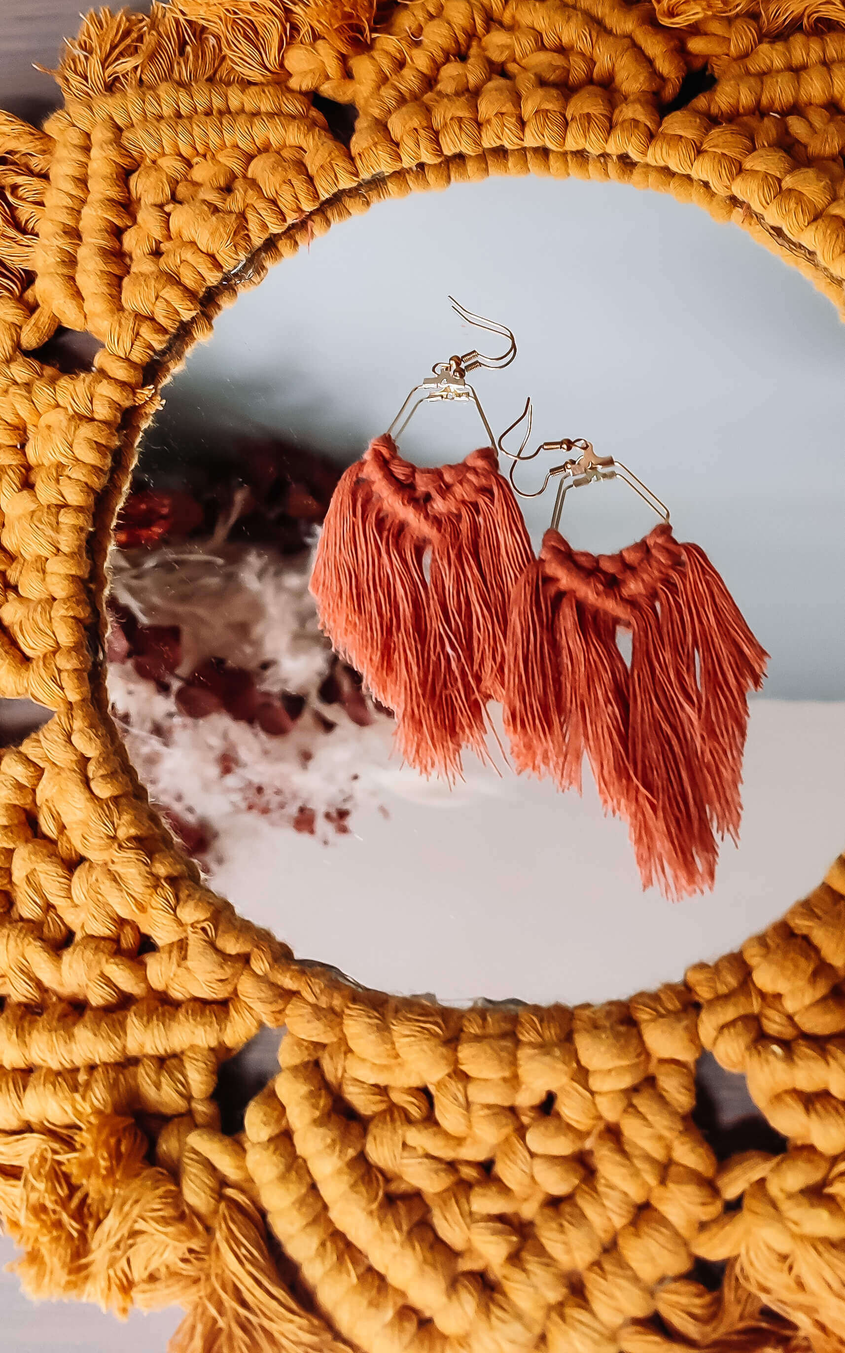Workshop macramé oorbellen maken onder collega's - Foto
