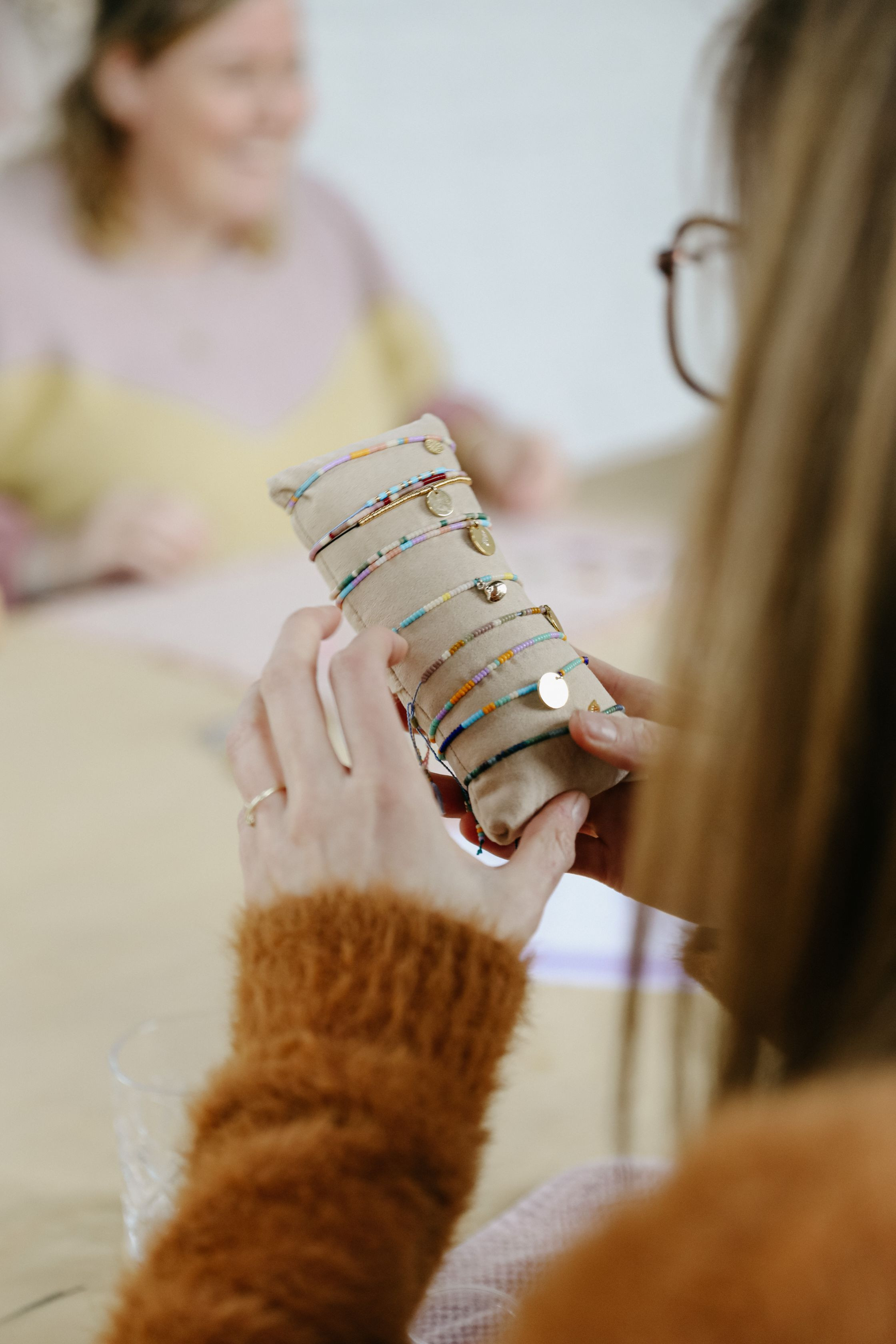 Groepsworkshop armbandjes maken - Foto