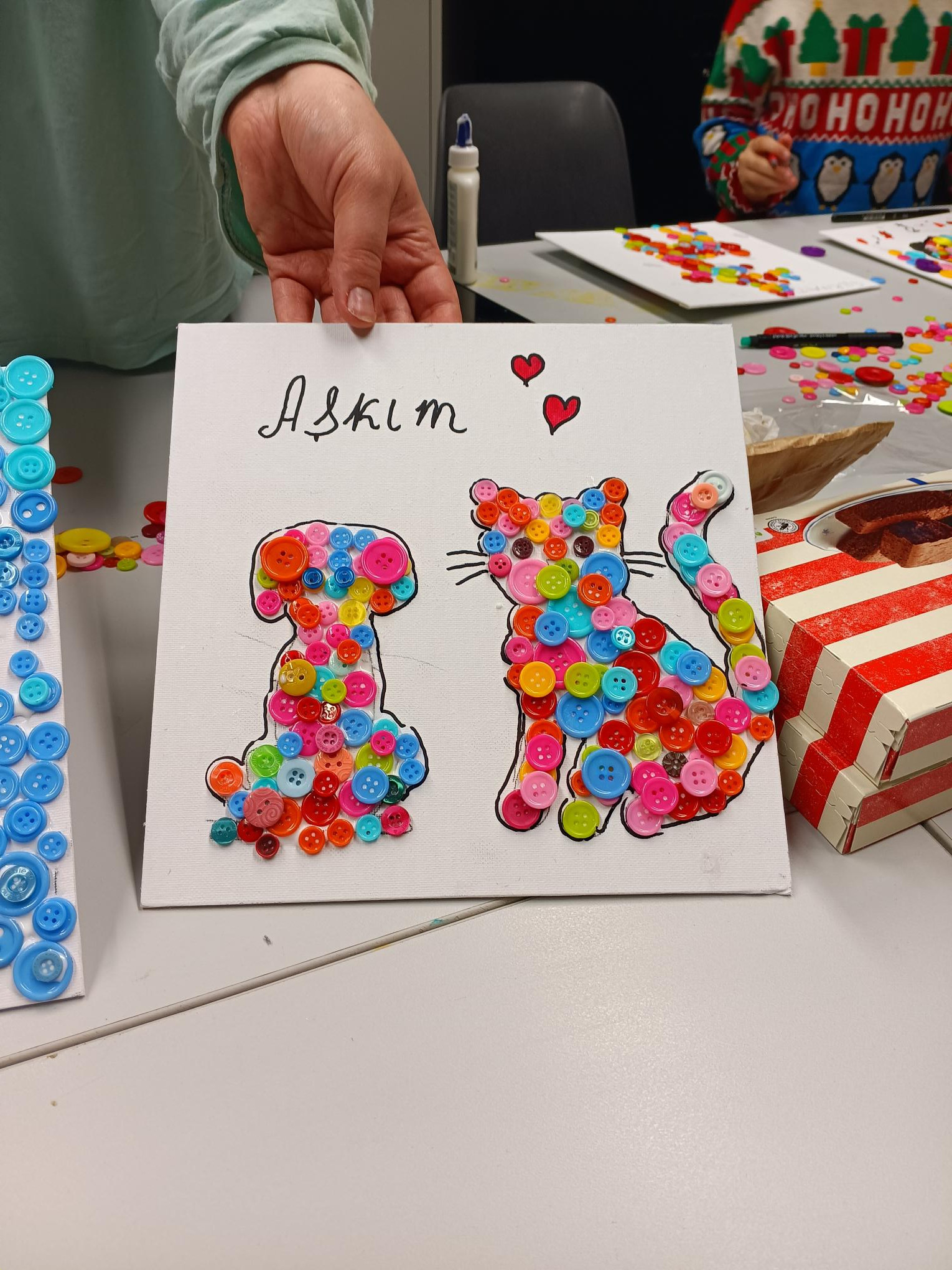 Kinderfeestje, knopenschilderij vanaf 6 jaar - Foto
