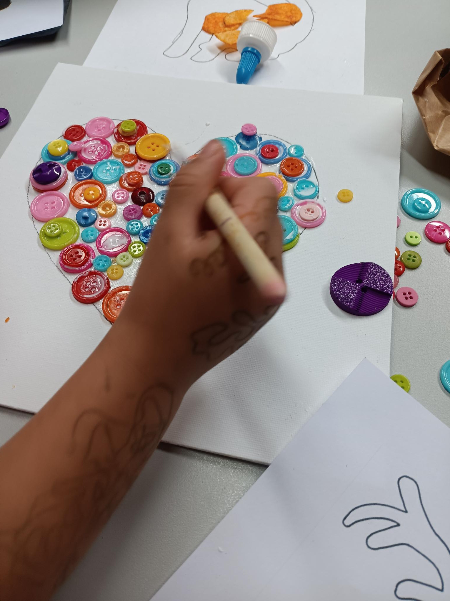 Kinderfeestje, knopenschilderij vanaf 6 jaar - Foto