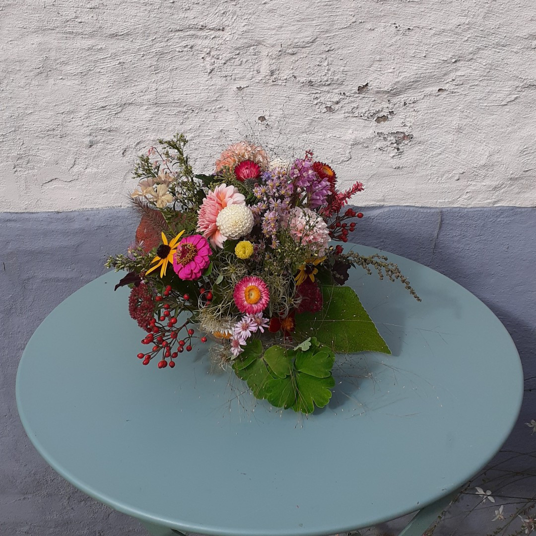 Workshop Pluk en maak je bloemstukje - Foto