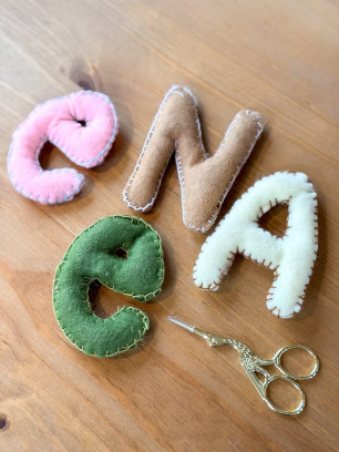 DIY Naamslinger van Vilt – Blanco (Div. kleuren)