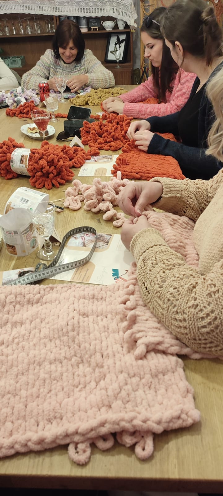 🧶 Workshop Handbreien met Puffy Lussenwol – Zachte creaties met je eigen handen - Foto