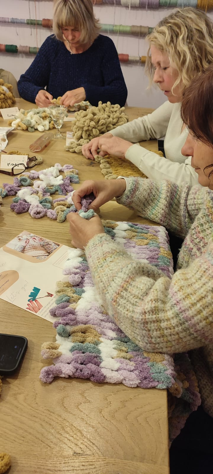 🧶 Workshop Handbreien met Puffy Lussenwol – Zachte creaties met je eigen handen - Foto