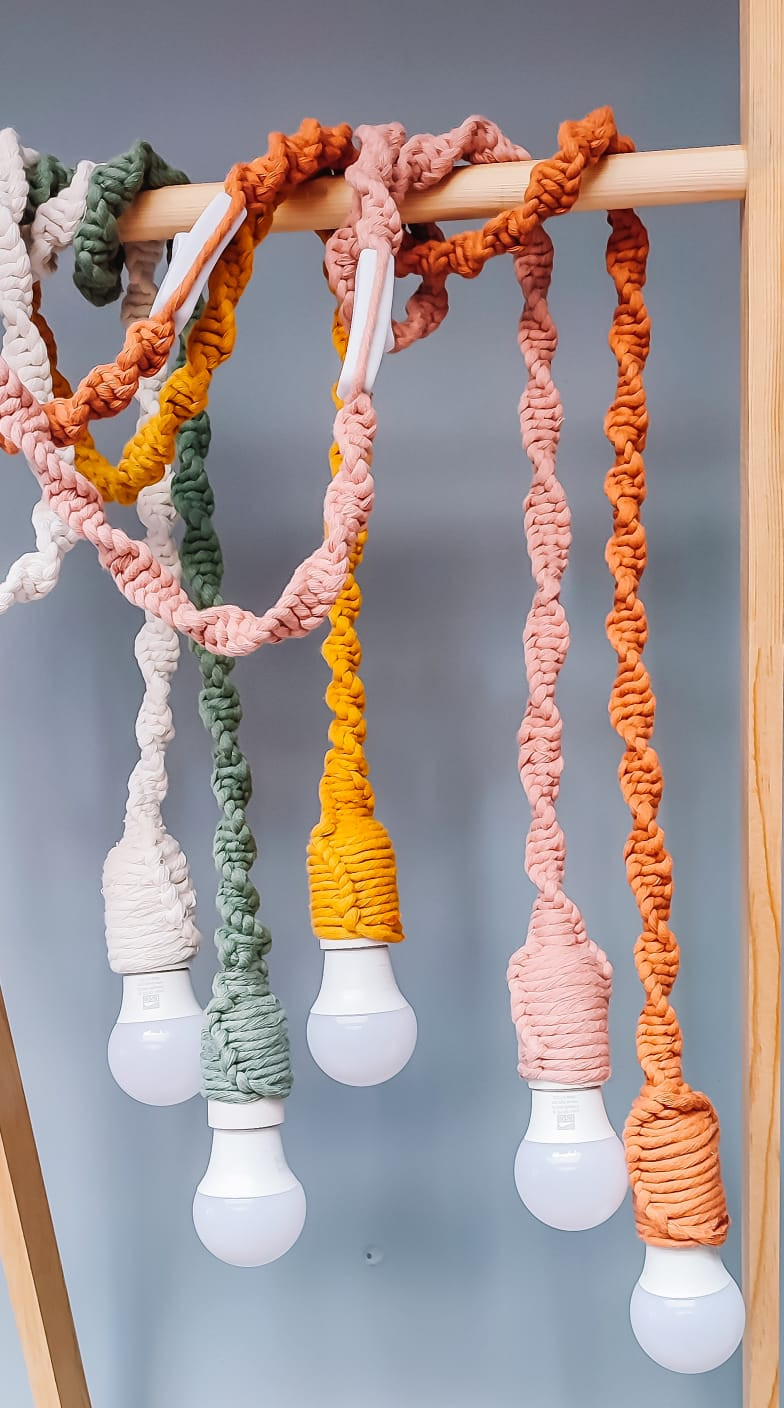 Boho vibes: knoop je eigen hanglamp in macramé - Foto