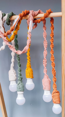 Boho vibes: knoop je eigen hanglamp in macramé