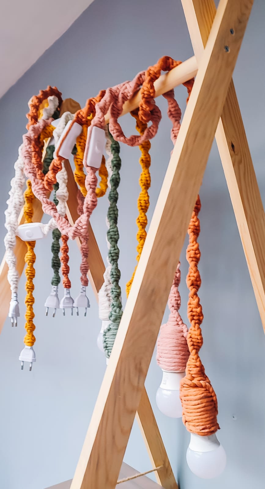 Boho vibes: knoop je eigen hanglamp in macramé - Foto