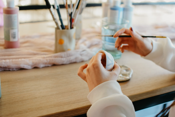Pottery Painting & Sip Workshop @ De Vleeshalle 🎨🍸 15u-17u