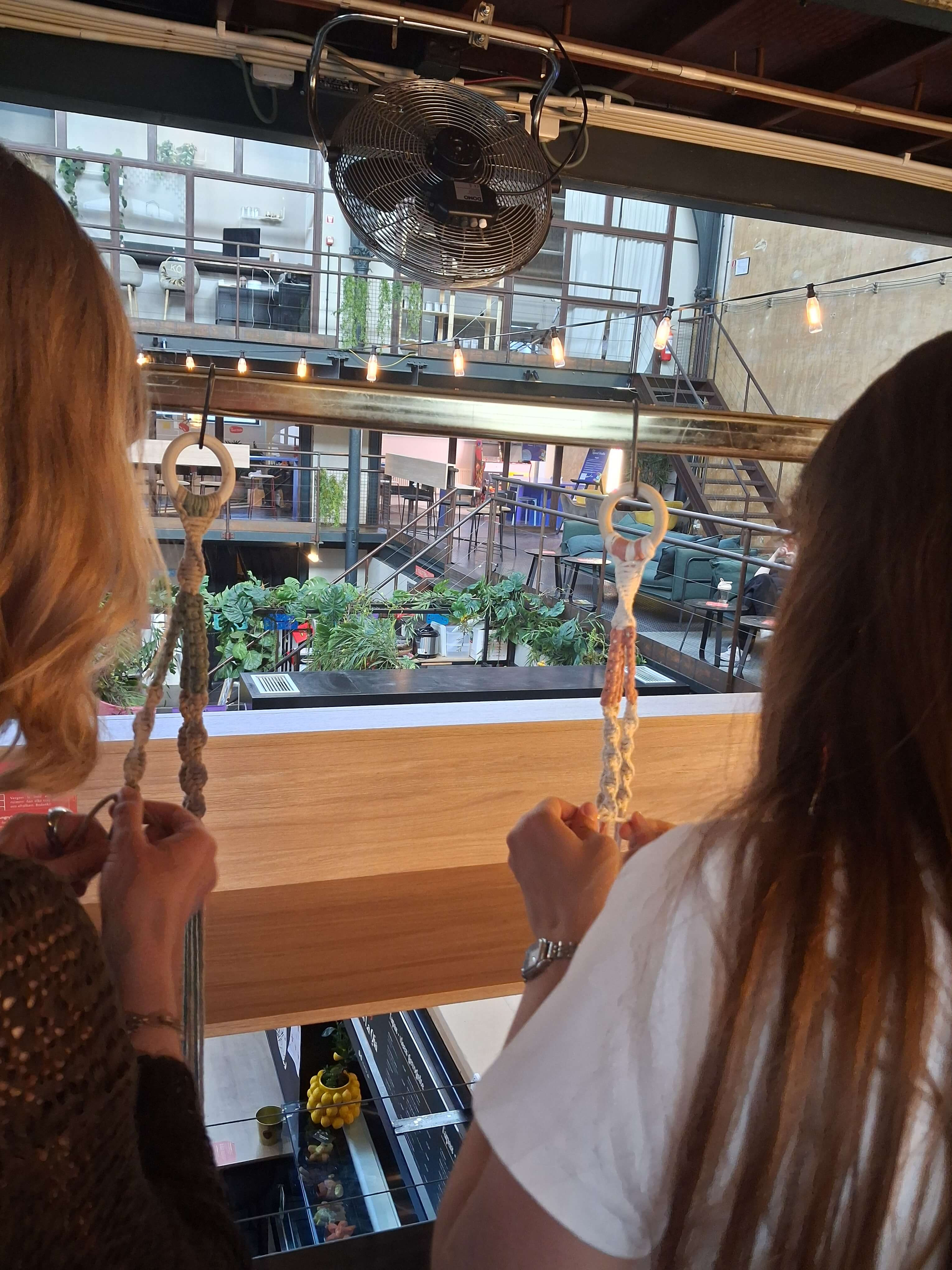Macramé Teambuilding: samen knopen aan creativiteit - Foto