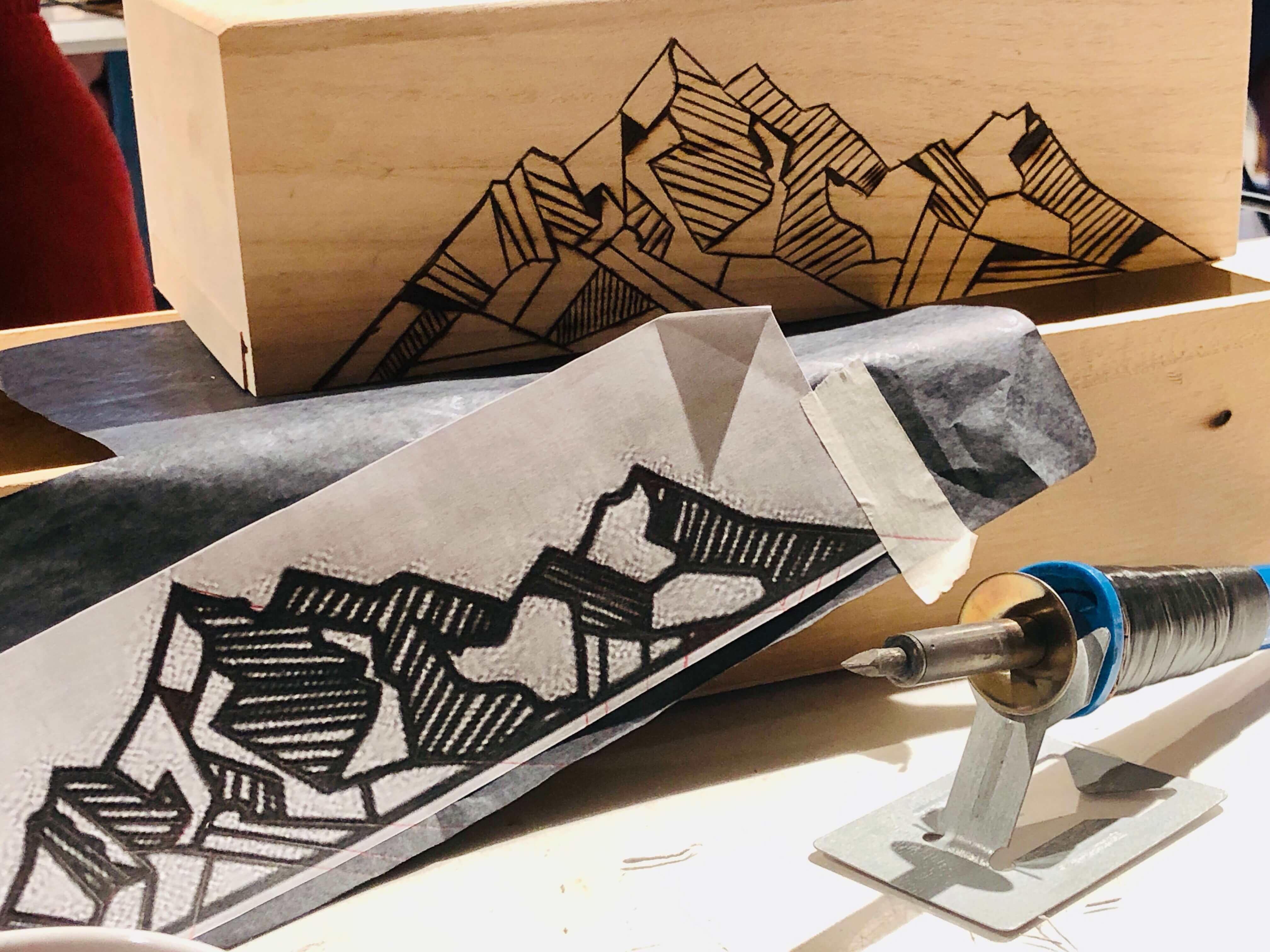 Pyrografie, de kunst van het houtbranden - Foto