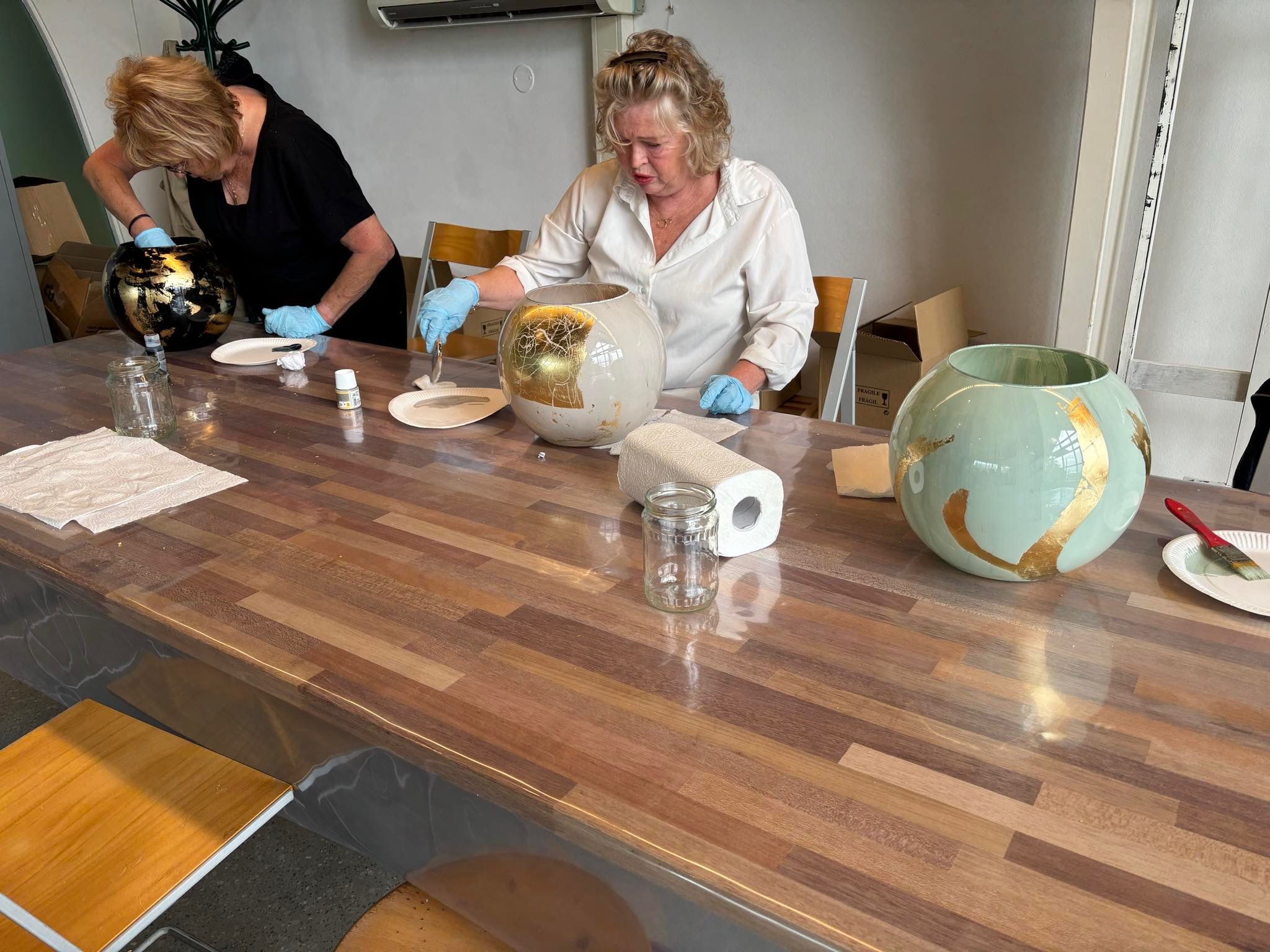 Workshop grote glazen vaas beschilderen - Foto