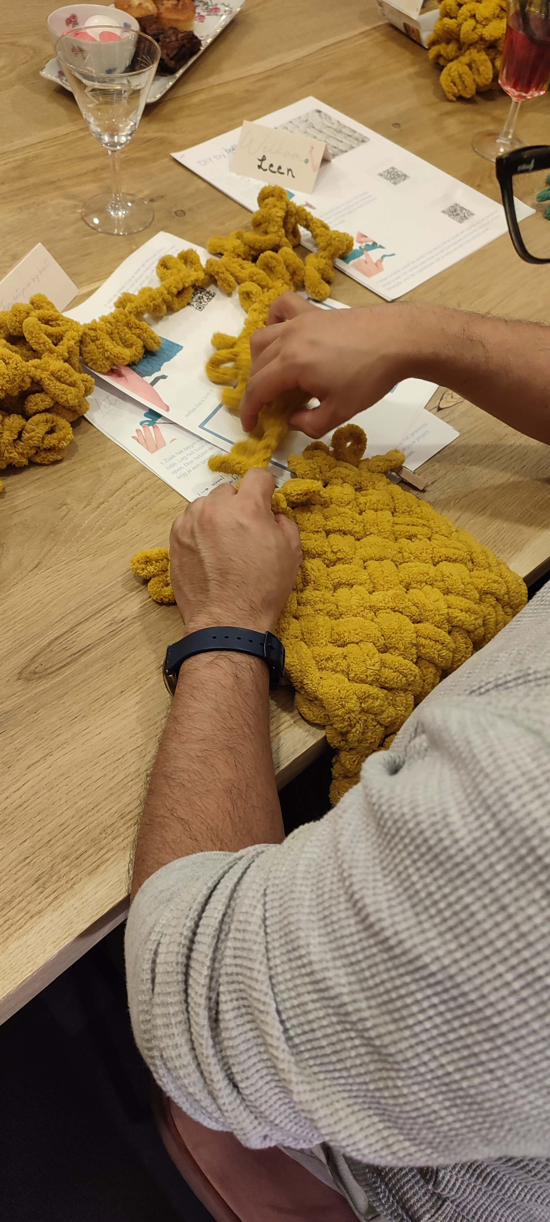 🧶 Slow morning: handbreien - de visgraatsteek - Foto