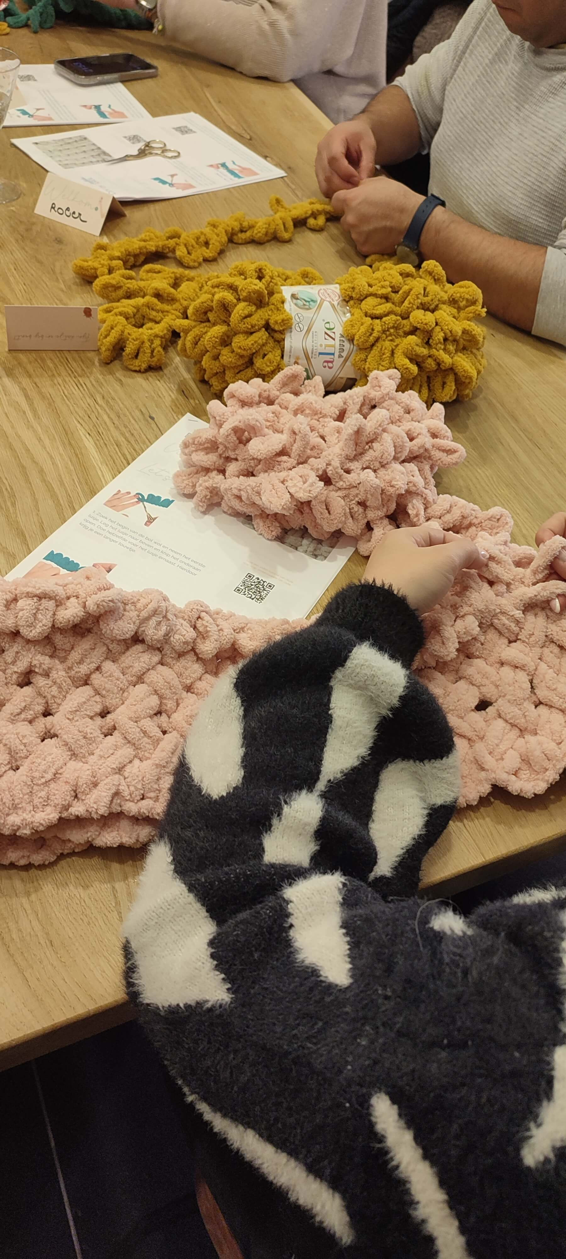 🧶 Slow morning: handbreien - de visgraatsteek - Foto