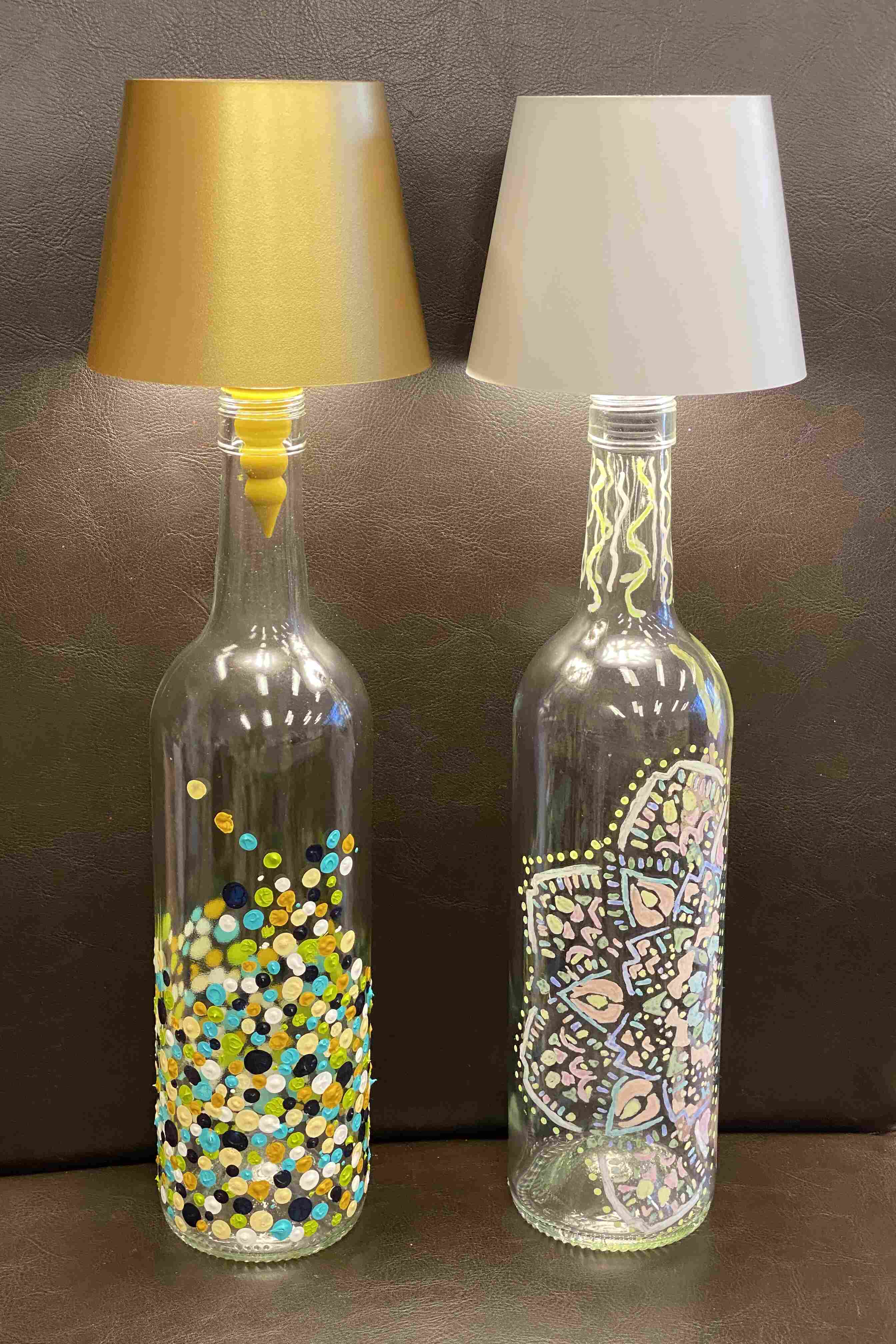Fles beschilderen met lamp - Foto