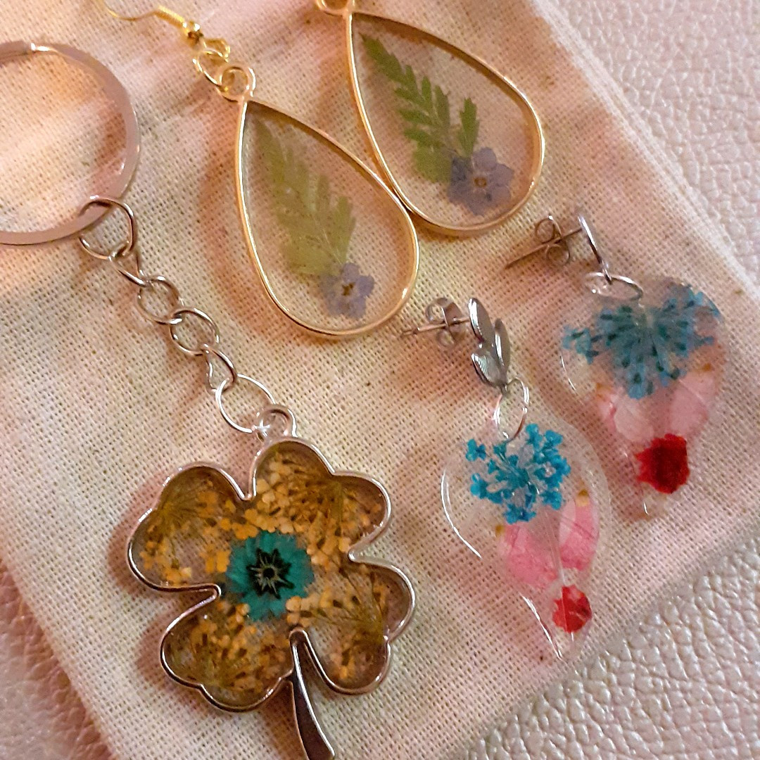 Workshop Juwelen maken in hars met bloemen - Foto