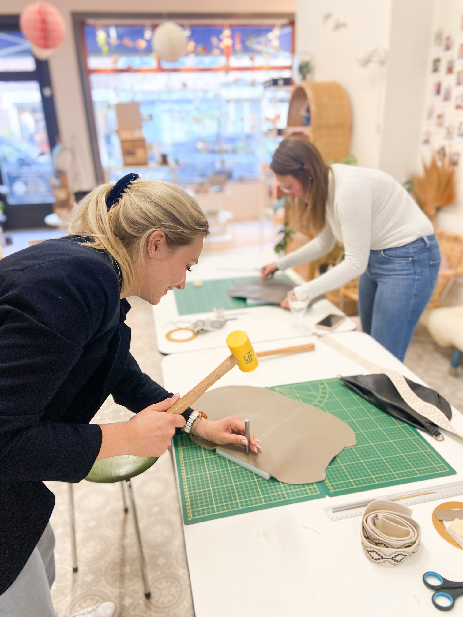 Maak een lederen fanny pack/buideltas - Workshop - Foto