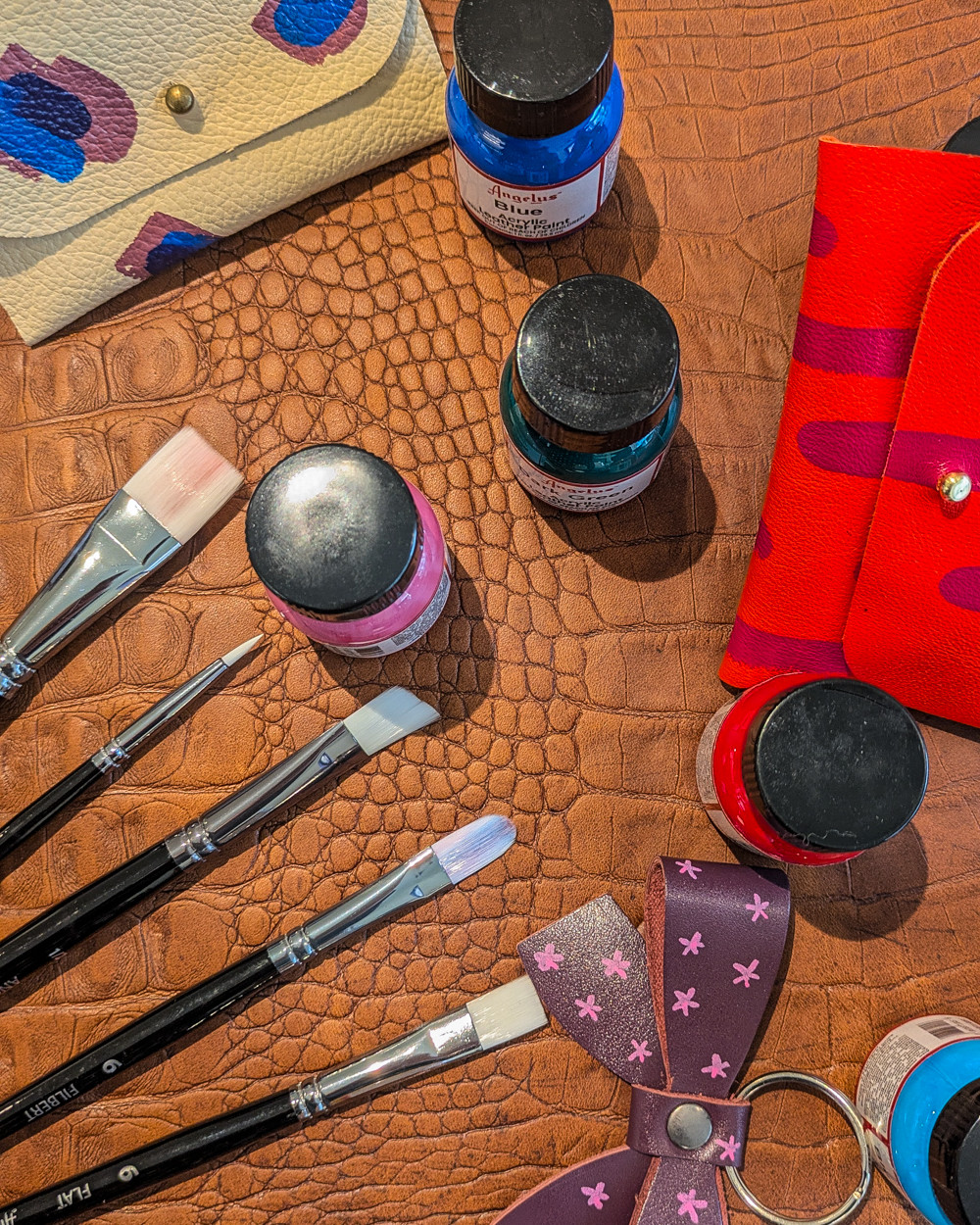 Leather, paint & sip - Foto
