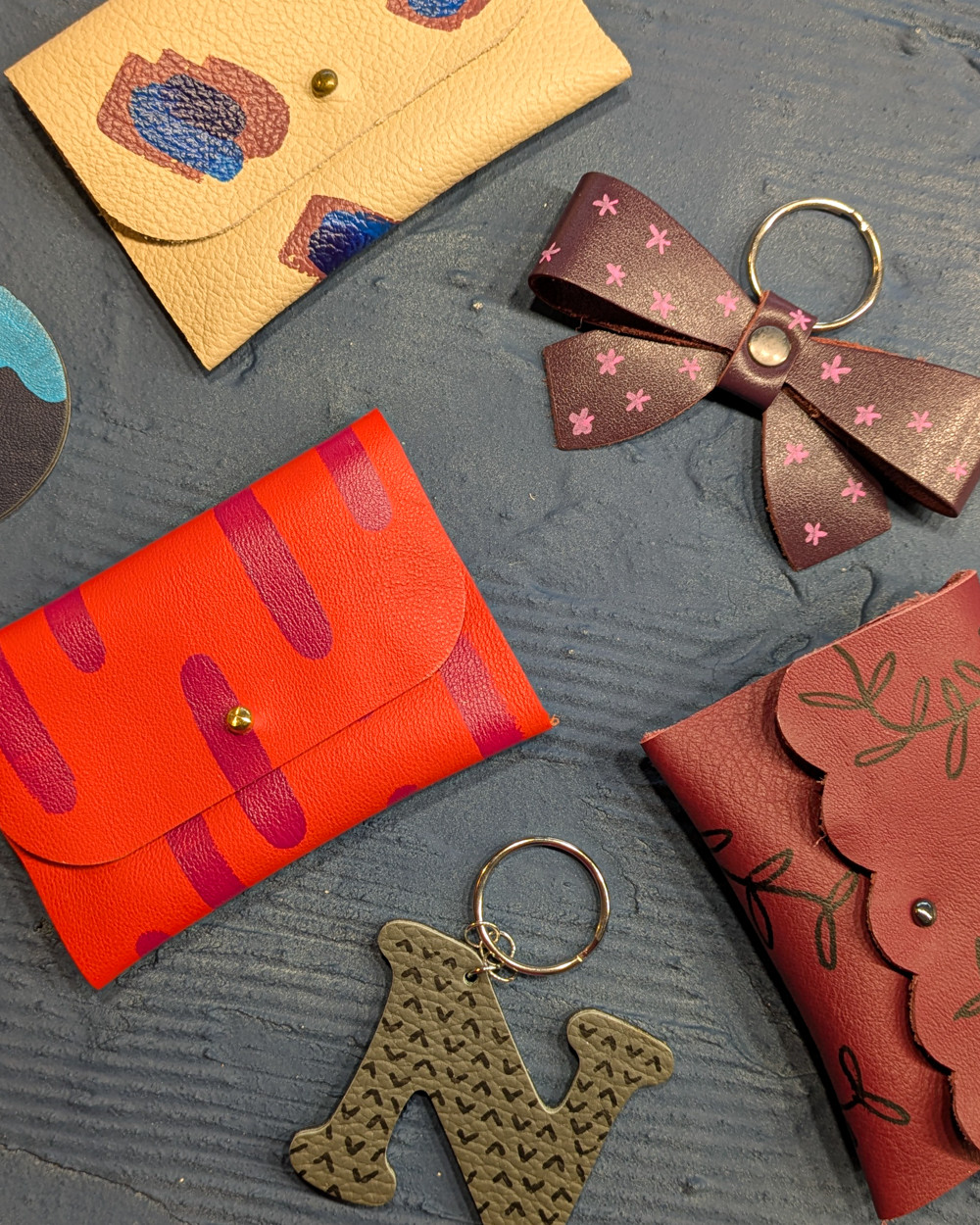Leather, paint & sip - Foto