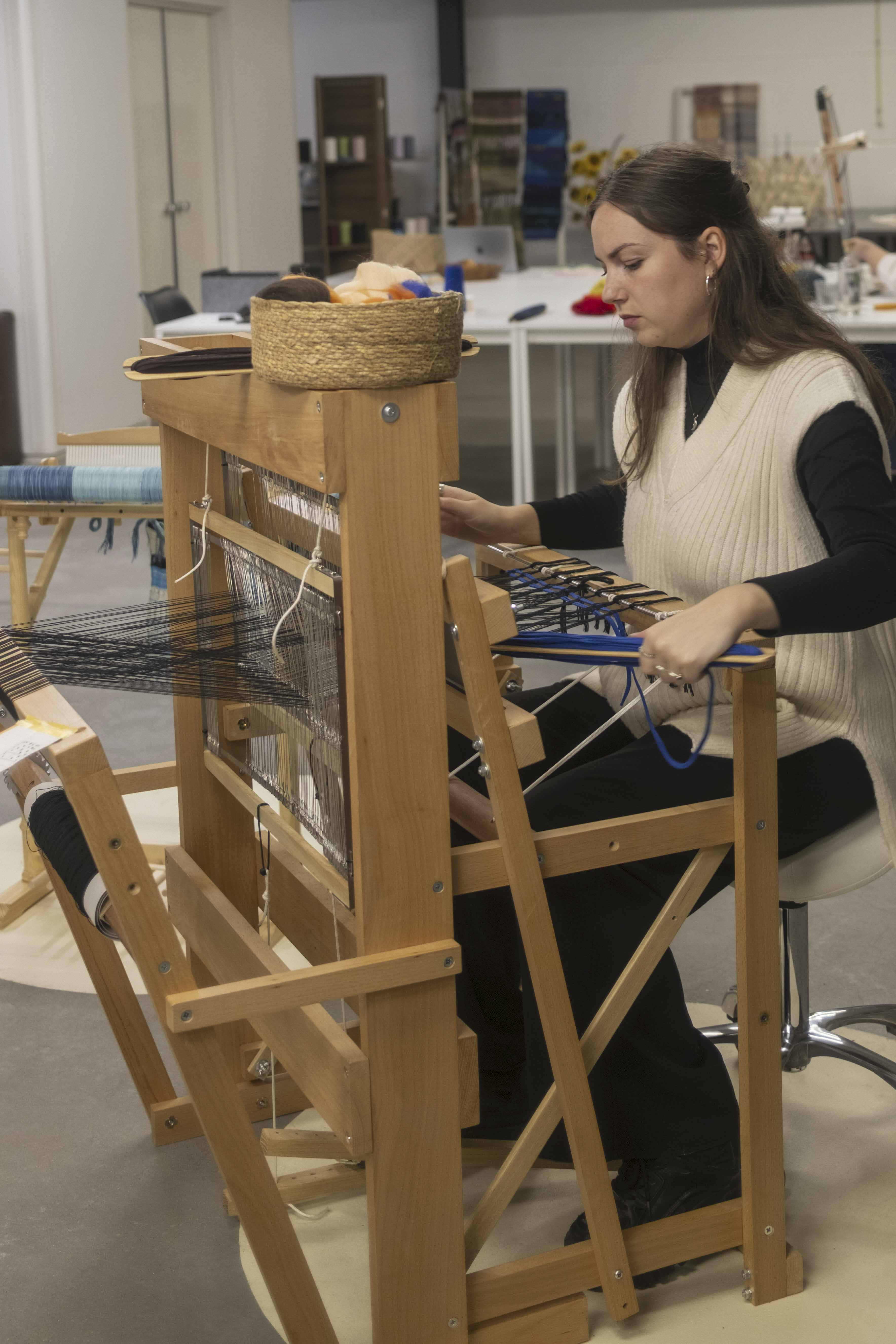 Zondagochtend Zenweefworkshop 🧶 Duik de weefwereld in & omarm imperfectie! - Foto