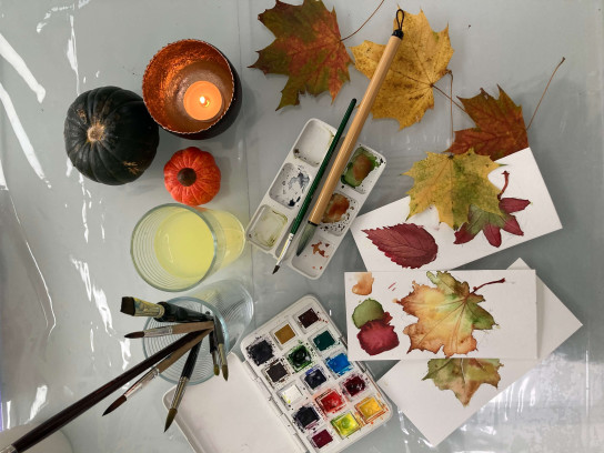 🍁 Aquarel in gouden tinten  - de dans van de herfstbladeren op papier 🍁
