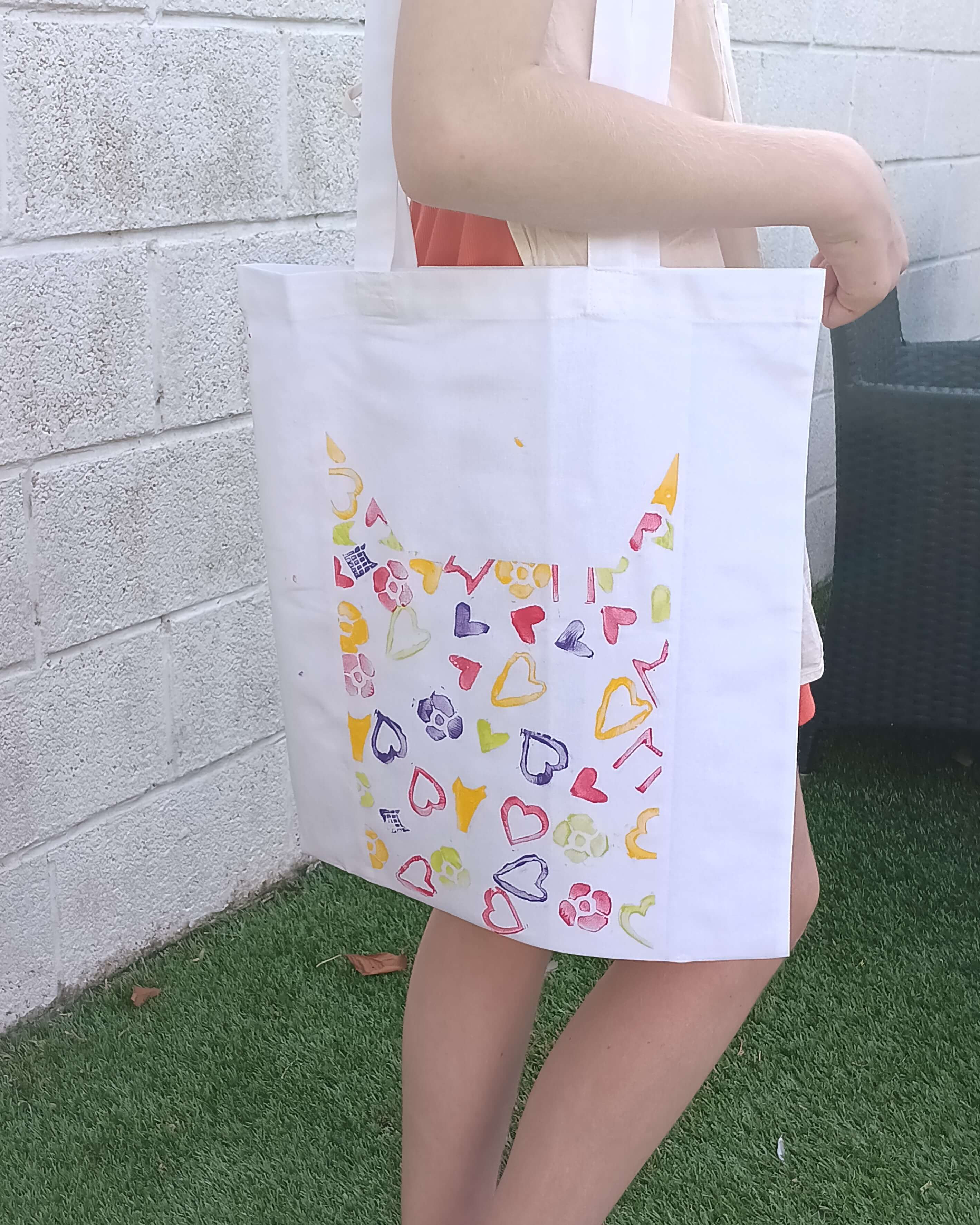 Blokprinten op textiel: ontwerp je eigen totebag - Foto