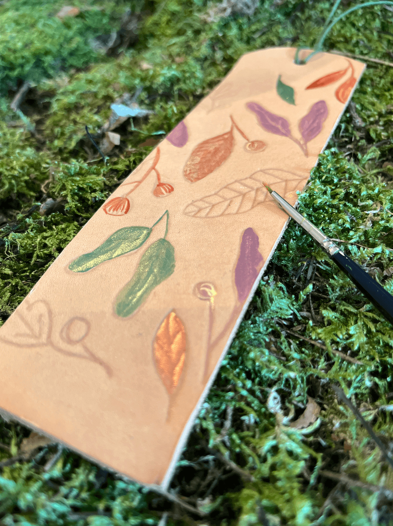 Lederen boekenlegger met leather carving @Libelle Winterfair  - 13/11/2025 om 15u15 - Foto