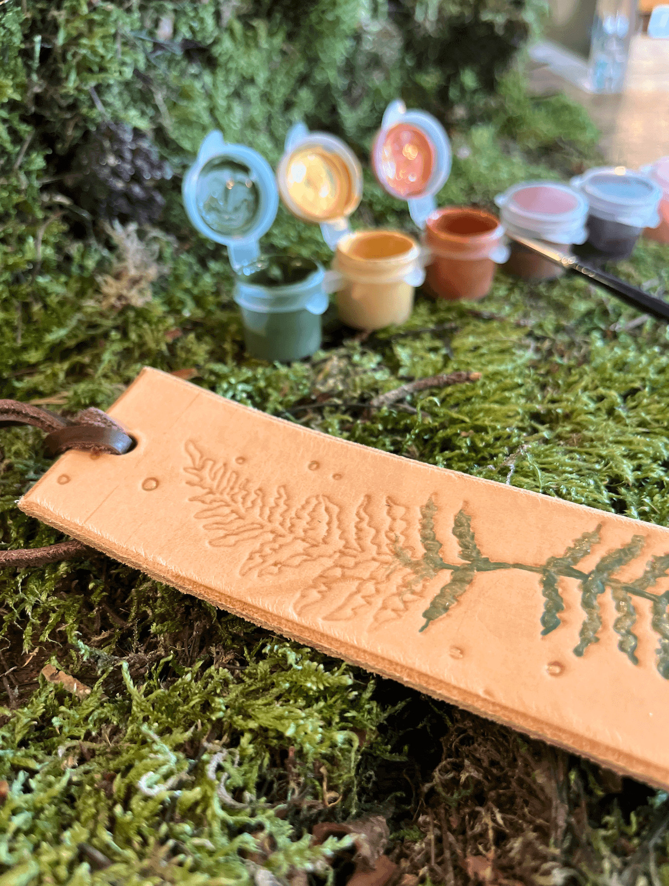 Lederen boekenlegger met leather carving @Libelle Winterfair  - 13/11/2025 om 15u15 - Foto