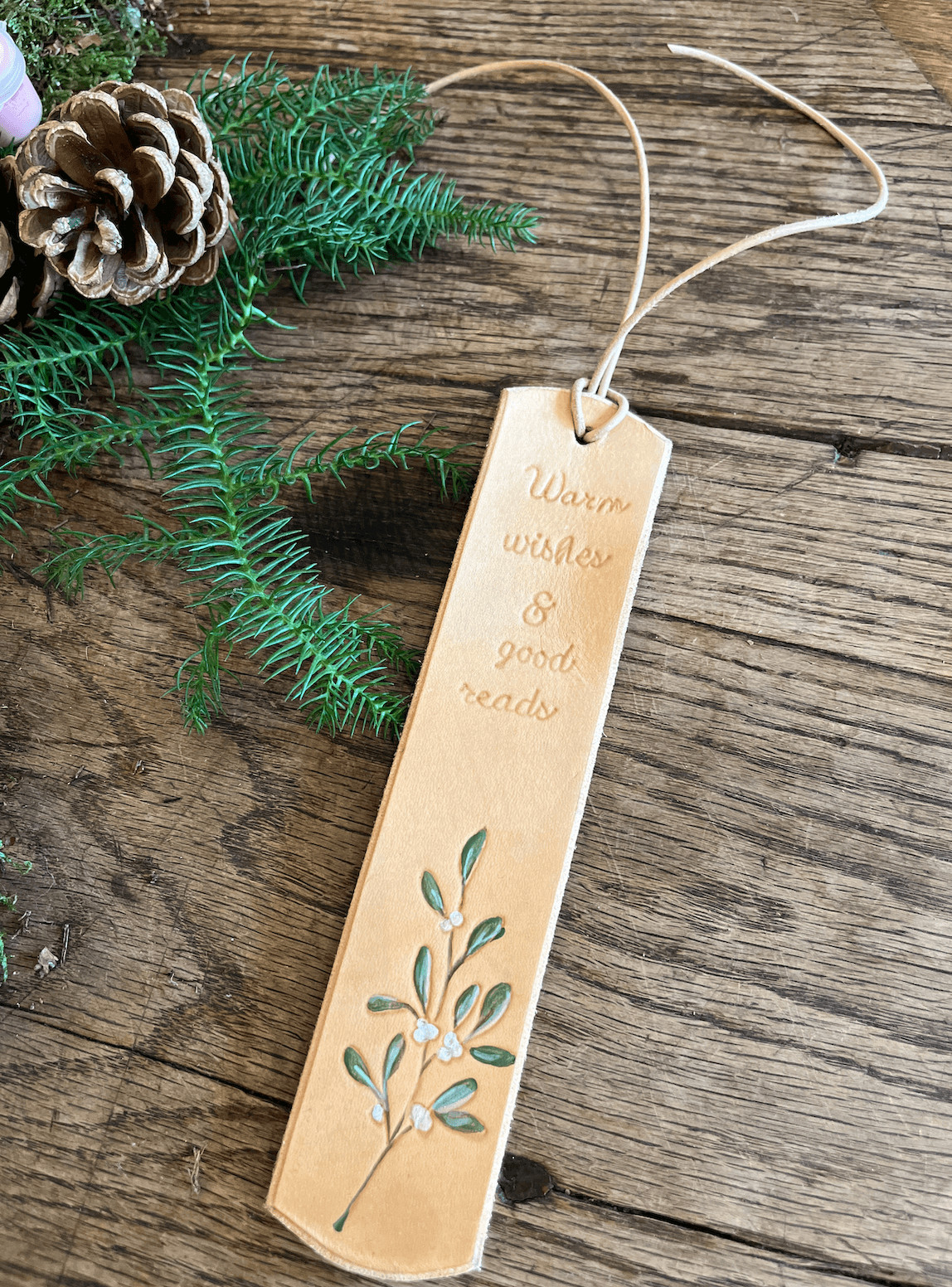 Lederen boekenlegger met leather carving @Libelle Winterfair  - 13/11/2025 om 15u15 - Foto