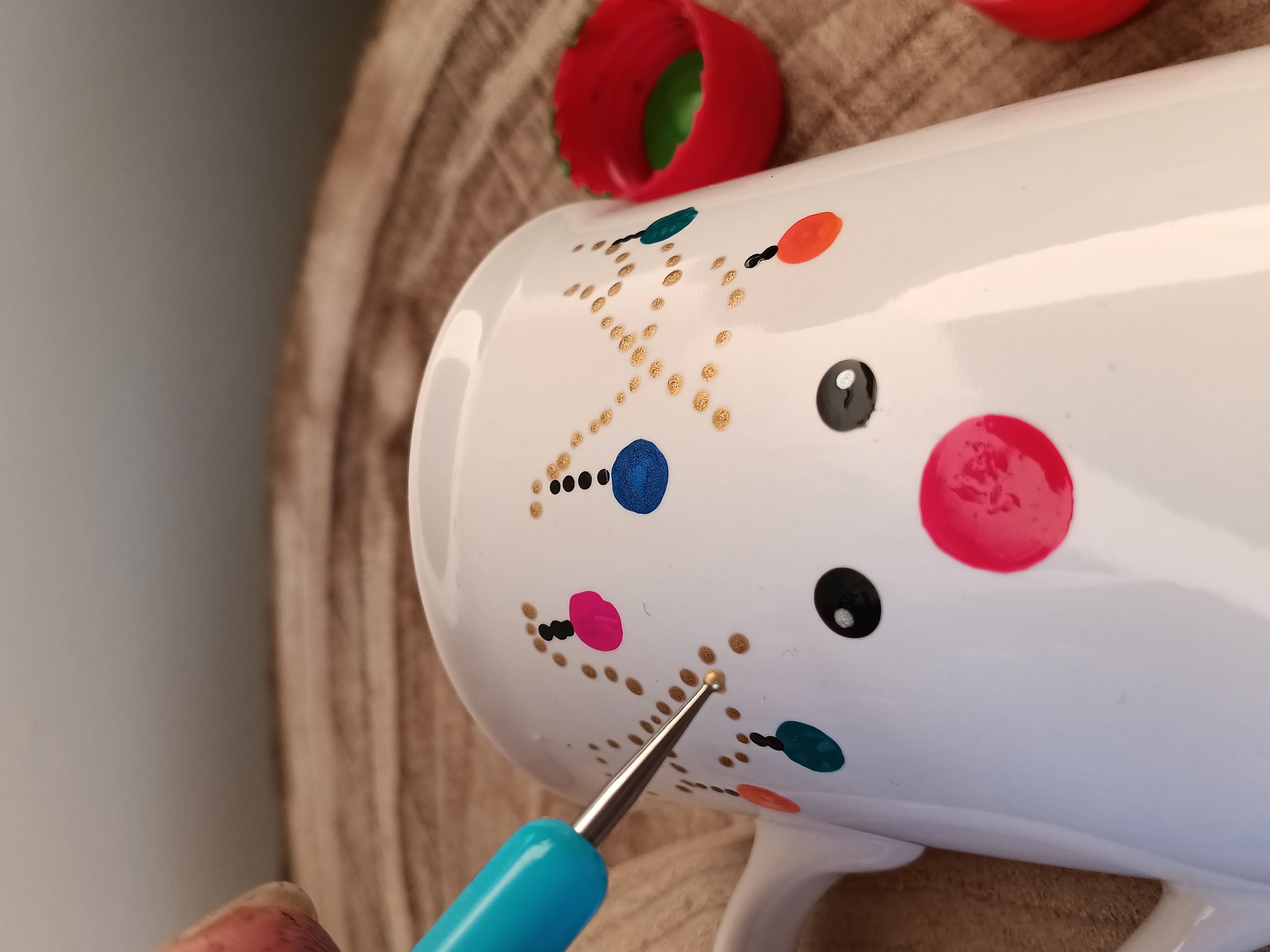 DOT Painting: Kerstige stipkunst op porselein @Libelle winterfair - 13/11 om 14u30 - Foto