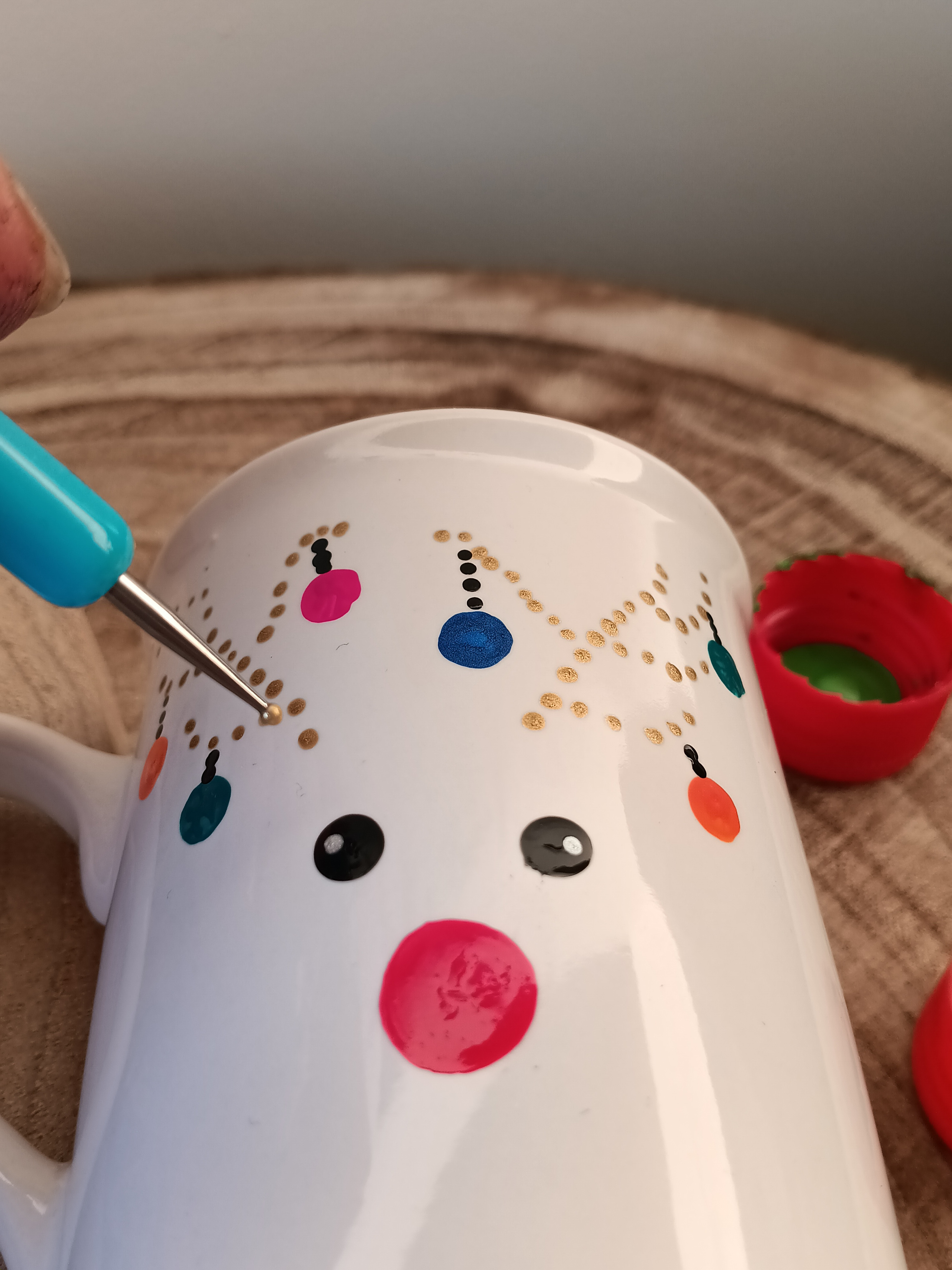DOT Painting: Kerstige stipkunst op porselein @Libelle winterfair - 14/11 om 15u15 - Foto