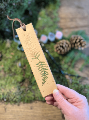 Lederen boekenlegger met leather carving @Libelle Winterfair - 13/11/2025 om 17u30