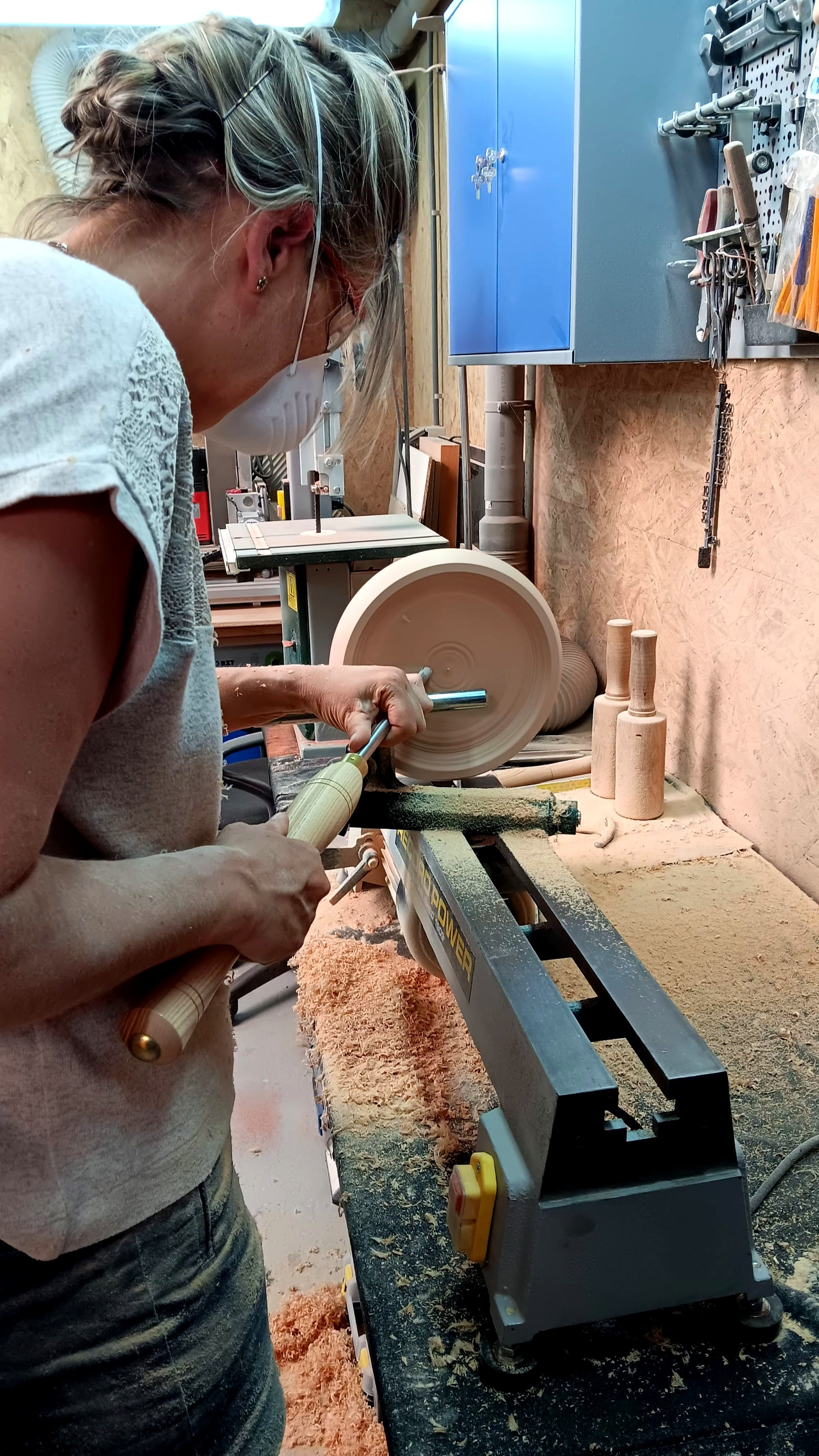 Houtdraaien voor beginners - Schaaldraaien. - Foto