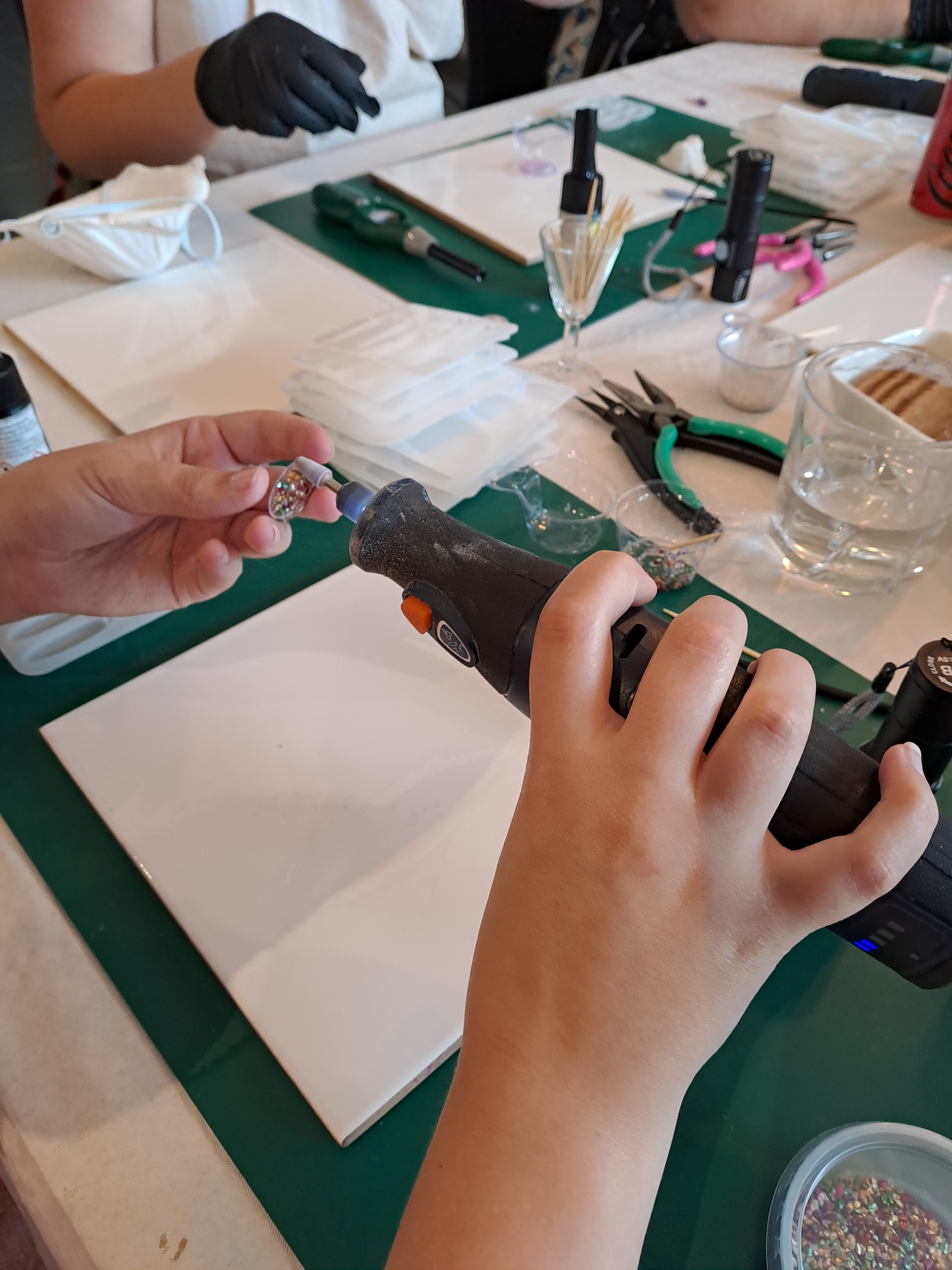 workshop juwelen maken- Epoxy workshop - Foto