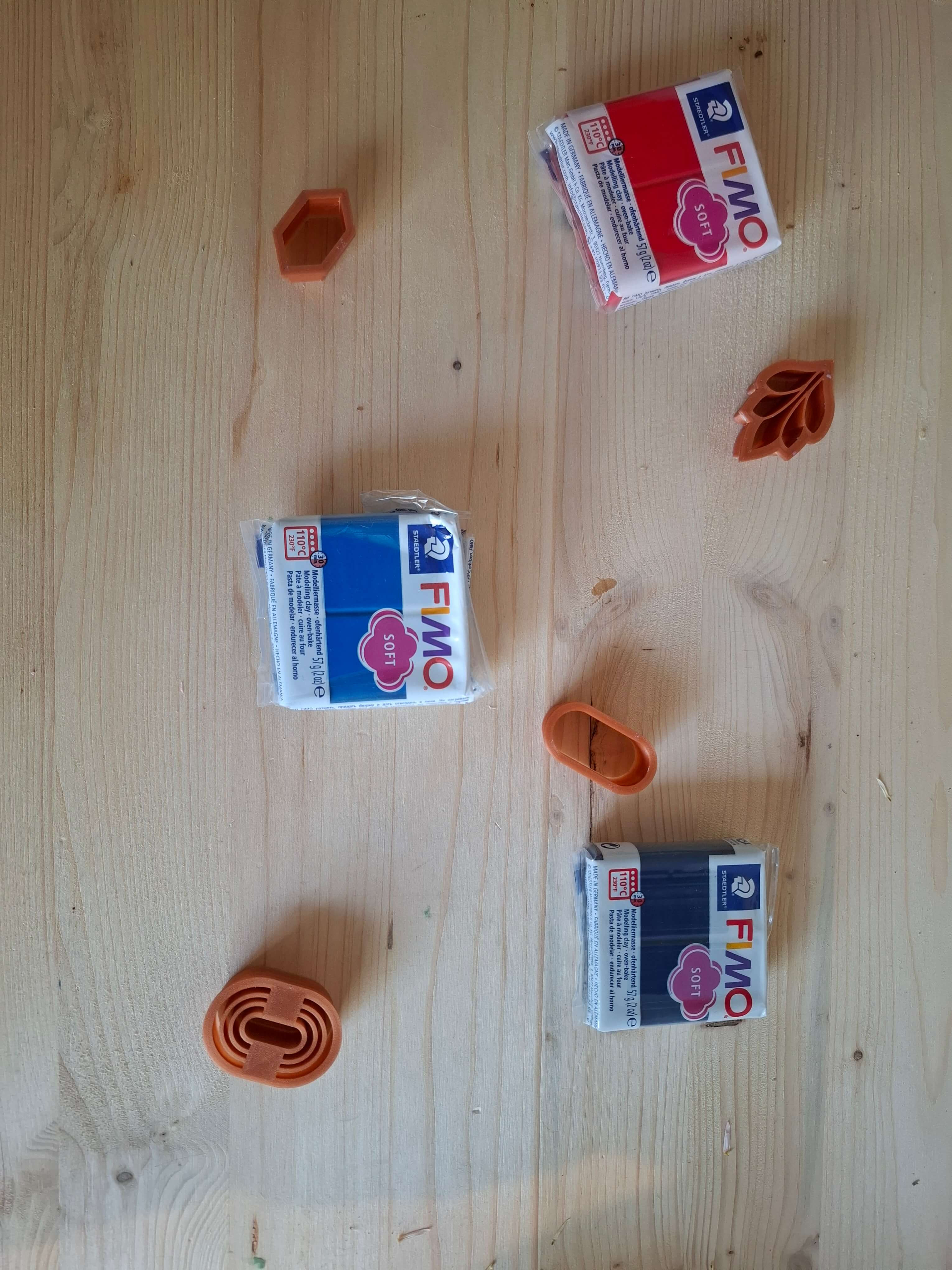 oorbellen maken uit polymeerklei - Foto