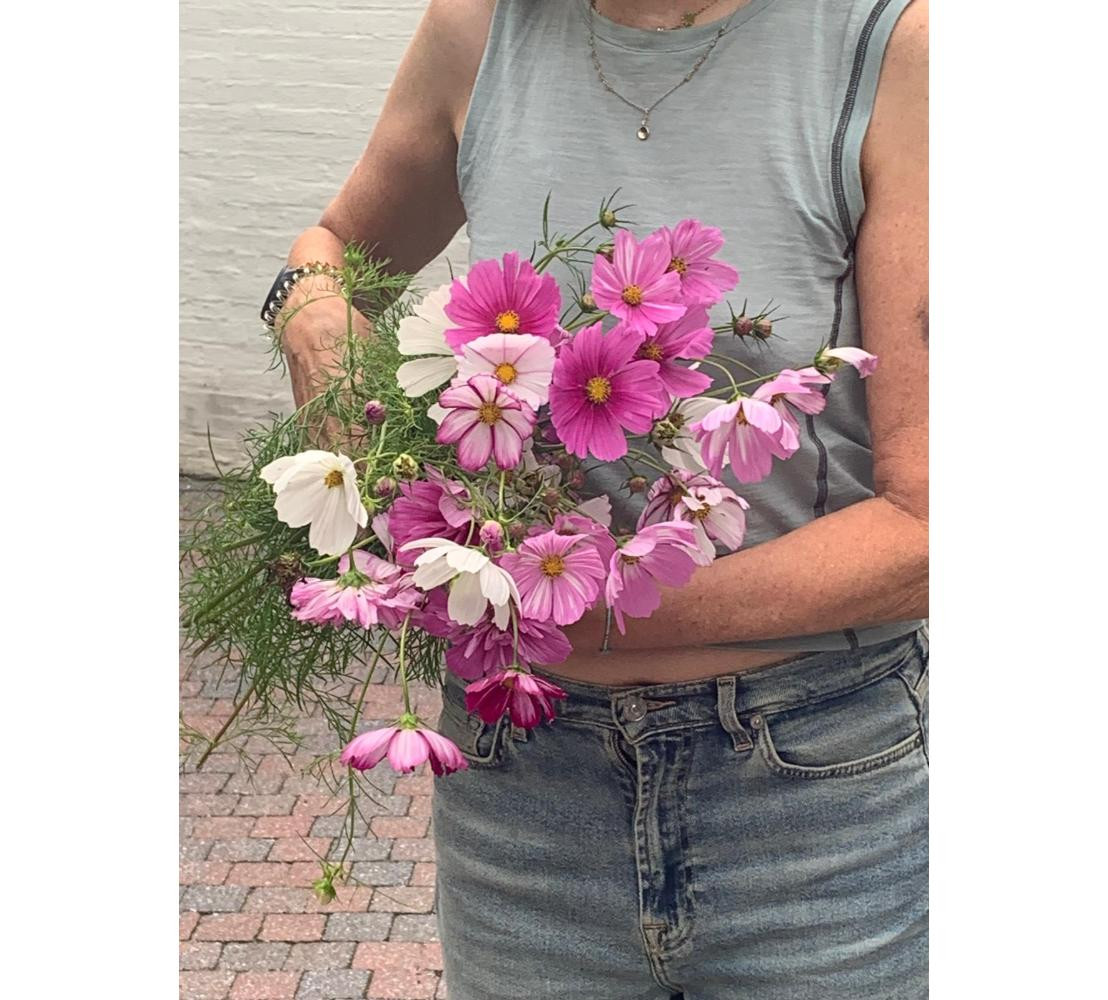 Ontwerp je eigen boeket met onze zelfgekweekte bloemen - Foto