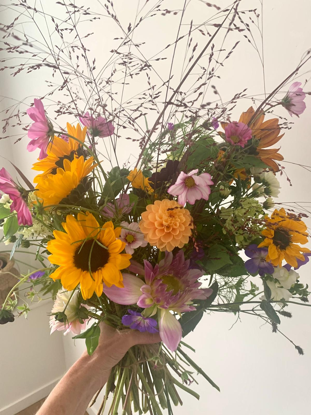 Ontwerp je eigen boeket met onze zelfgekweekte bloemen - Foto