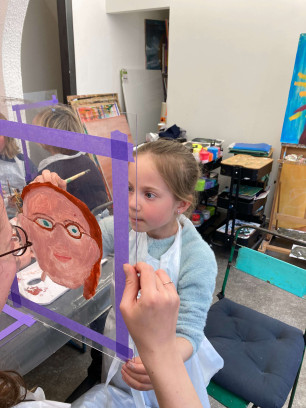 Kind en (groot)ouder maken samen een portret