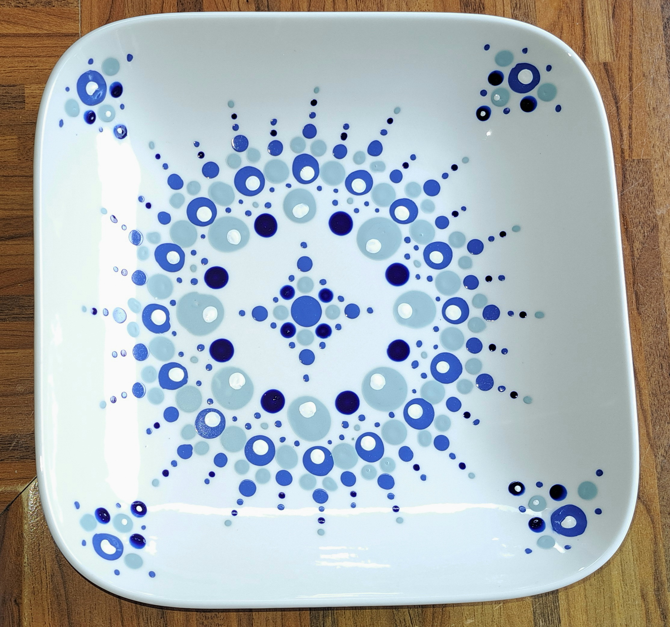 Stippen op Servies in Hilversum, Dot Painting - Foto