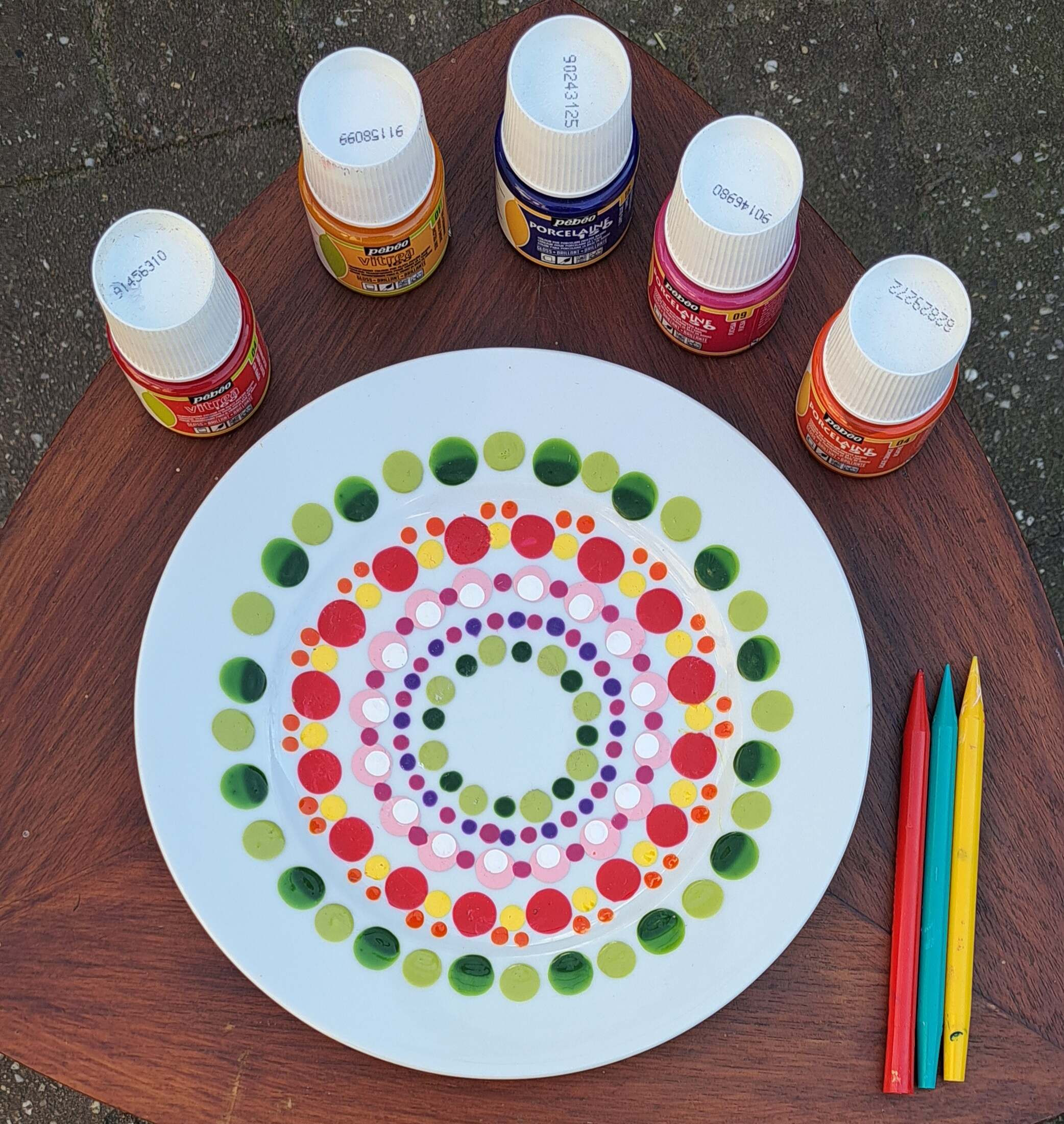 Stippen op Servies in Hilversum, Dot Painting - Foto