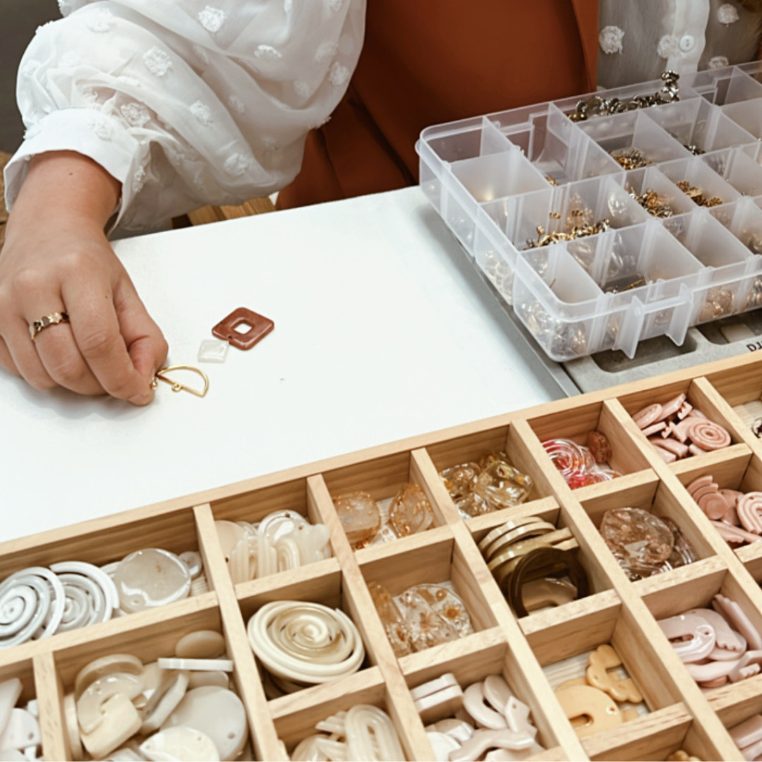 Unieke Resin art oorbellen maken - Foto