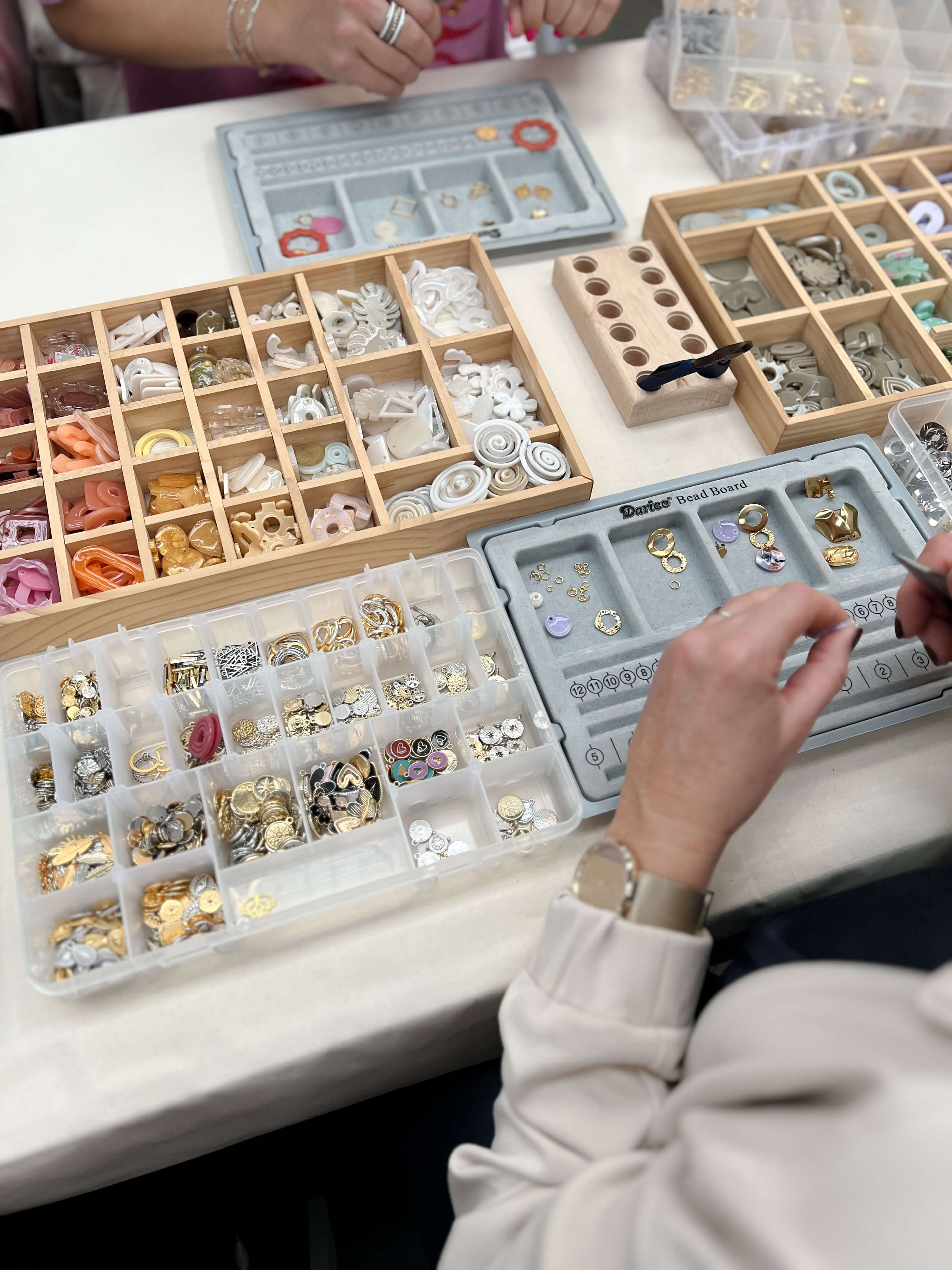Unieke Resin art oorbellen maken - Foto