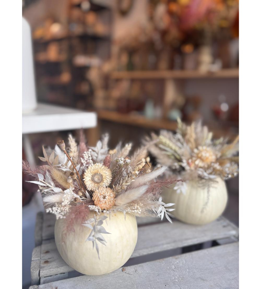 Sierpompoen met droogbloemen - Foto