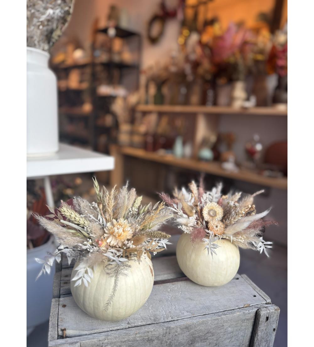 Sierpompoen met droogbloemen - Foto