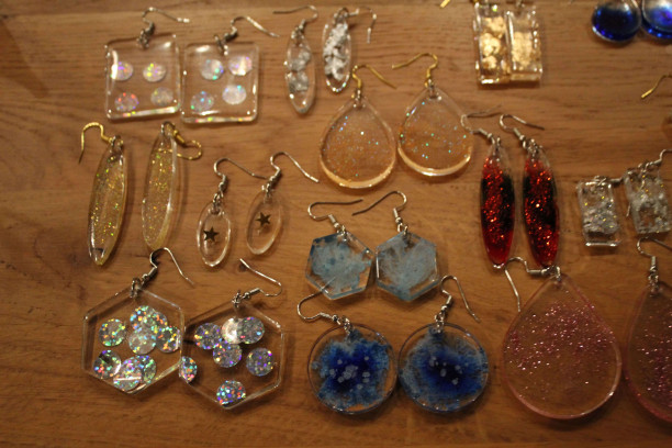 oorbellen en/of sleutelhangers