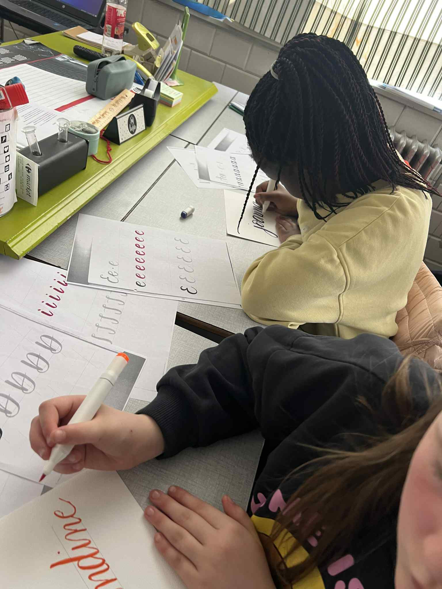 Workshop handletteren basis en maak jouw eigen cadeaulabels! - Foto