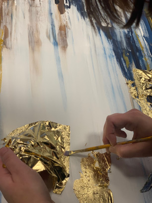 Acryl: structuur en bladgoud: decoratief meesterwerk