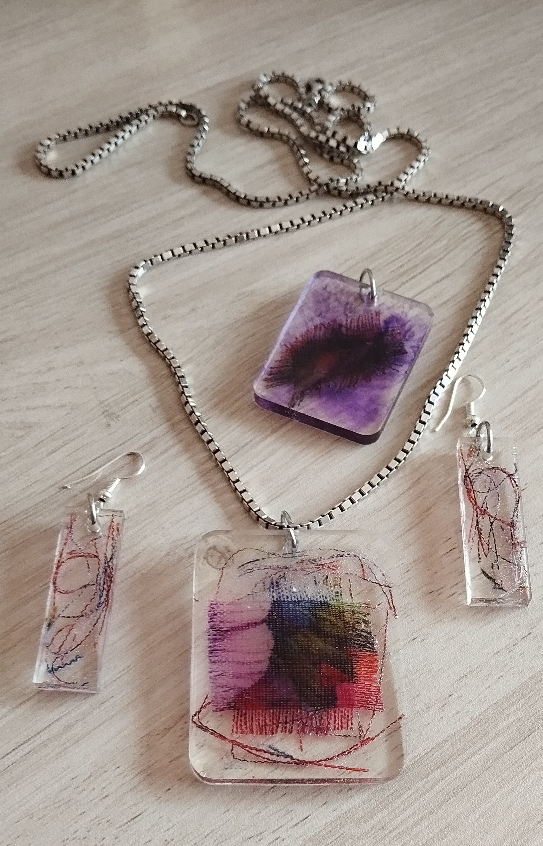 oorbellen en/of (sleutel)hangers - Foto